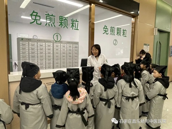 燕都小記者中醫(yī)研學活動走進直樂矯形中醫(yī)醫(yī)院