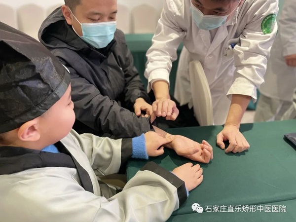 燕都小記者中醫(yī)研學活動走進直樂矯形中醫(yī)醫(yī)院