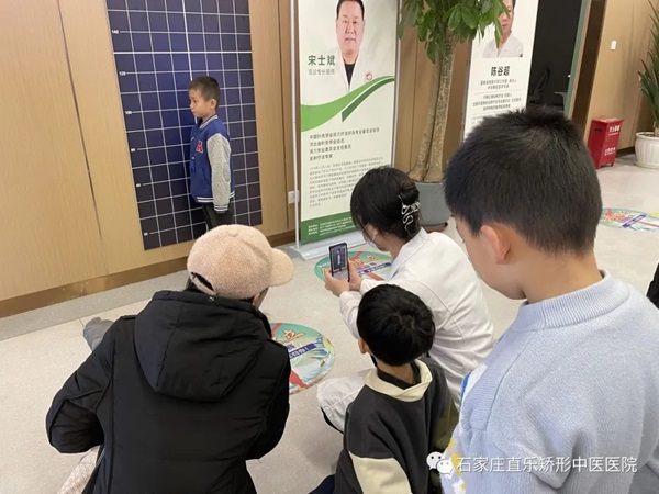 燕都小記者中醫(yī)研學活動走進直樂矯形中醫(yī)醫(yī)院